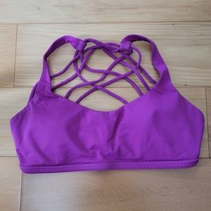 Lululemon Free to Be Wild - Size 6